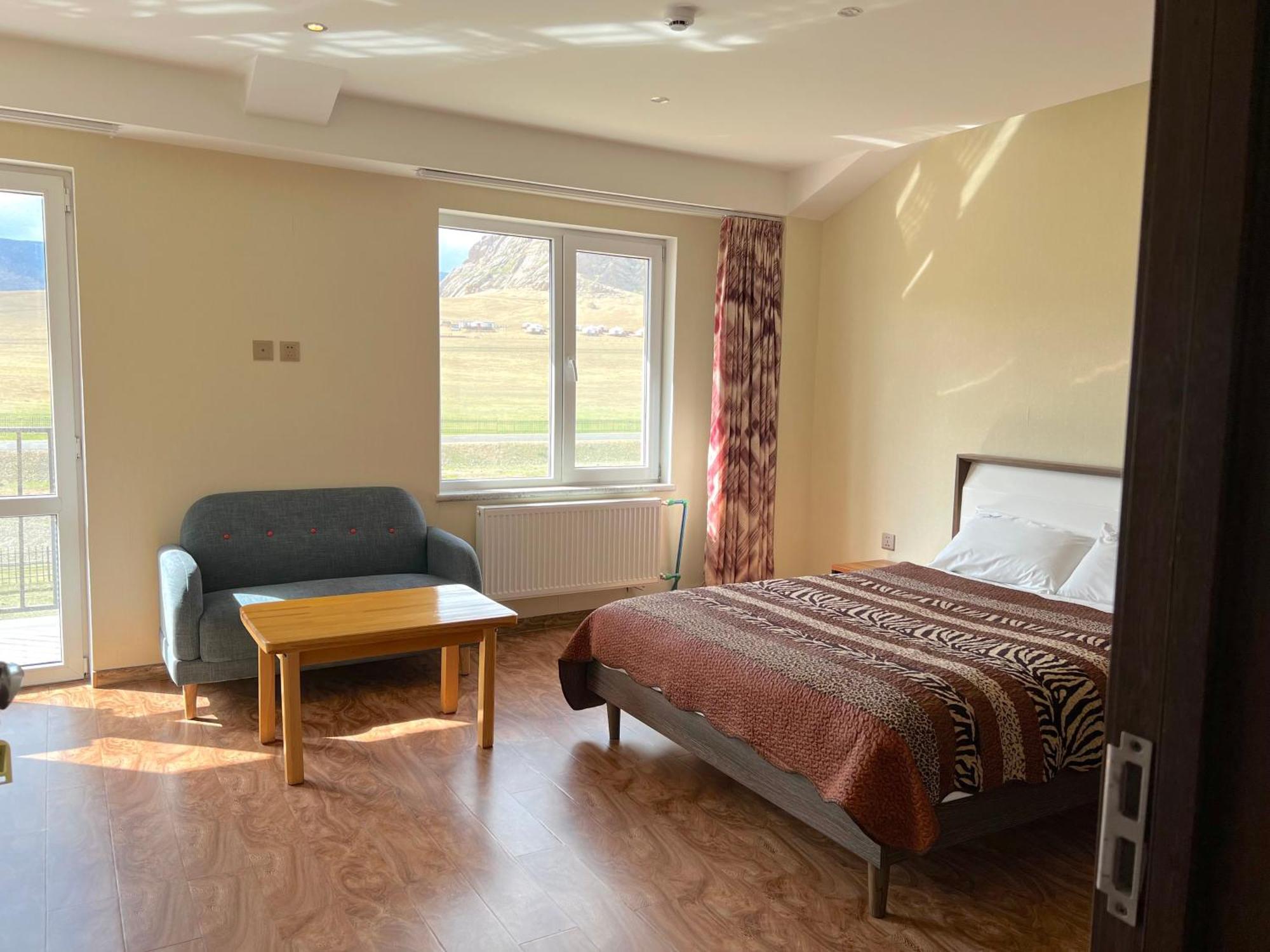 Takhi Resort Terelj Yoliin Hural エクステリア 写真