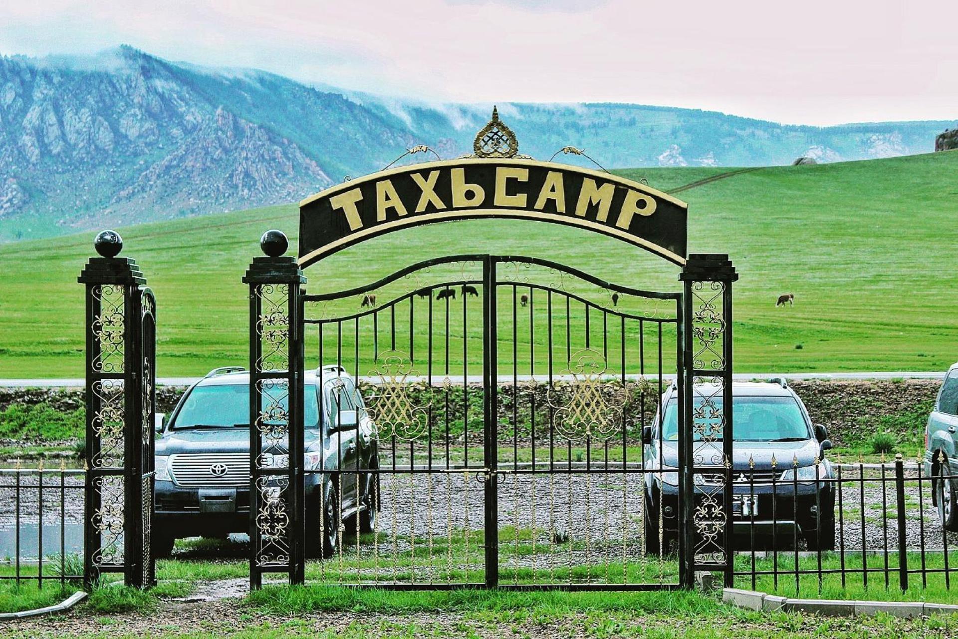 Takhi Resort Terelj Yoliin Hural エクステリア 写真