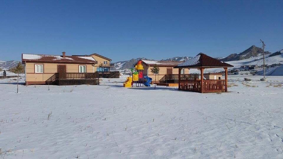 Takhi Resort Terelj Yoliin Hural エクステリア 写真